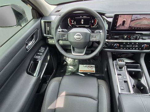 New 2026 Nissan Pathfinder SL FWD image 15