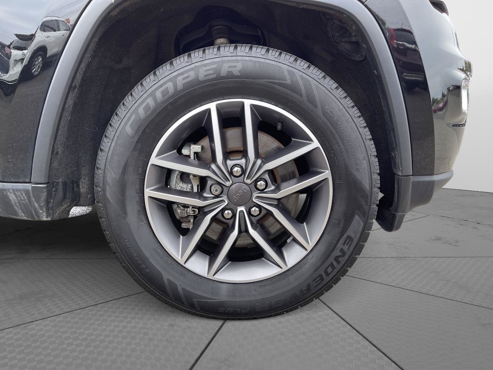 Used 2021 Jeep Grand Cherokee Limited AWD/4WD image 24