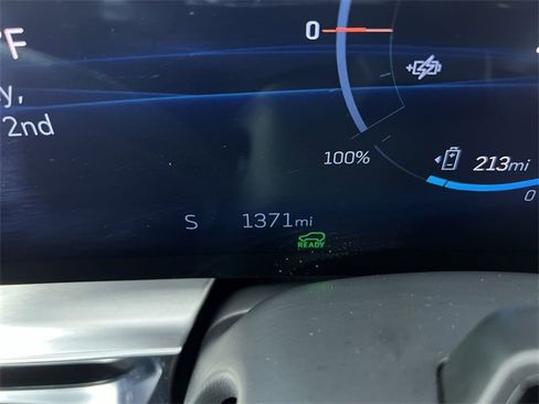 Used 2025 Cadillac Lyriq Luxury image 12