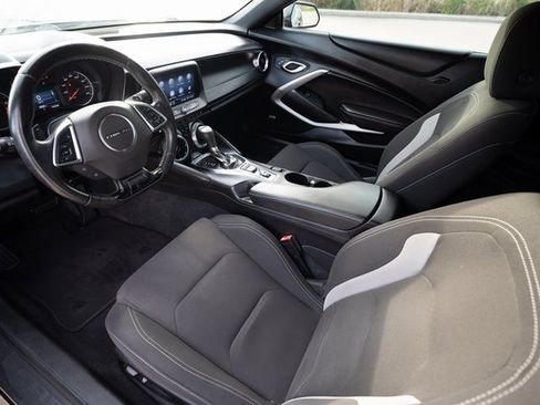 Used 2020 Chevrolet Camaro LT w/ Technology Package image 7