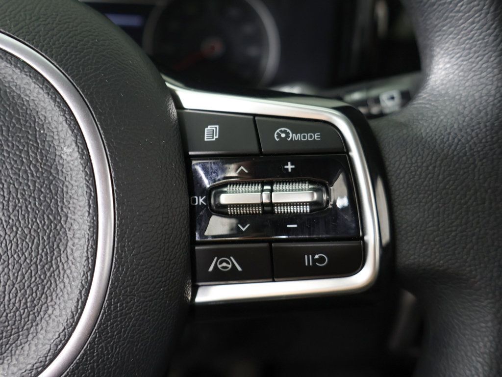 Used 2023 Kia Sorento LX FWD image 42