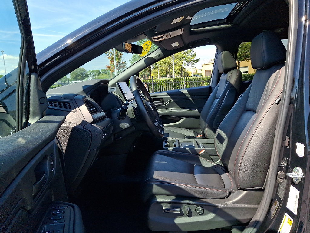 Used 2025 Honda Odyssey Sport-L image 13