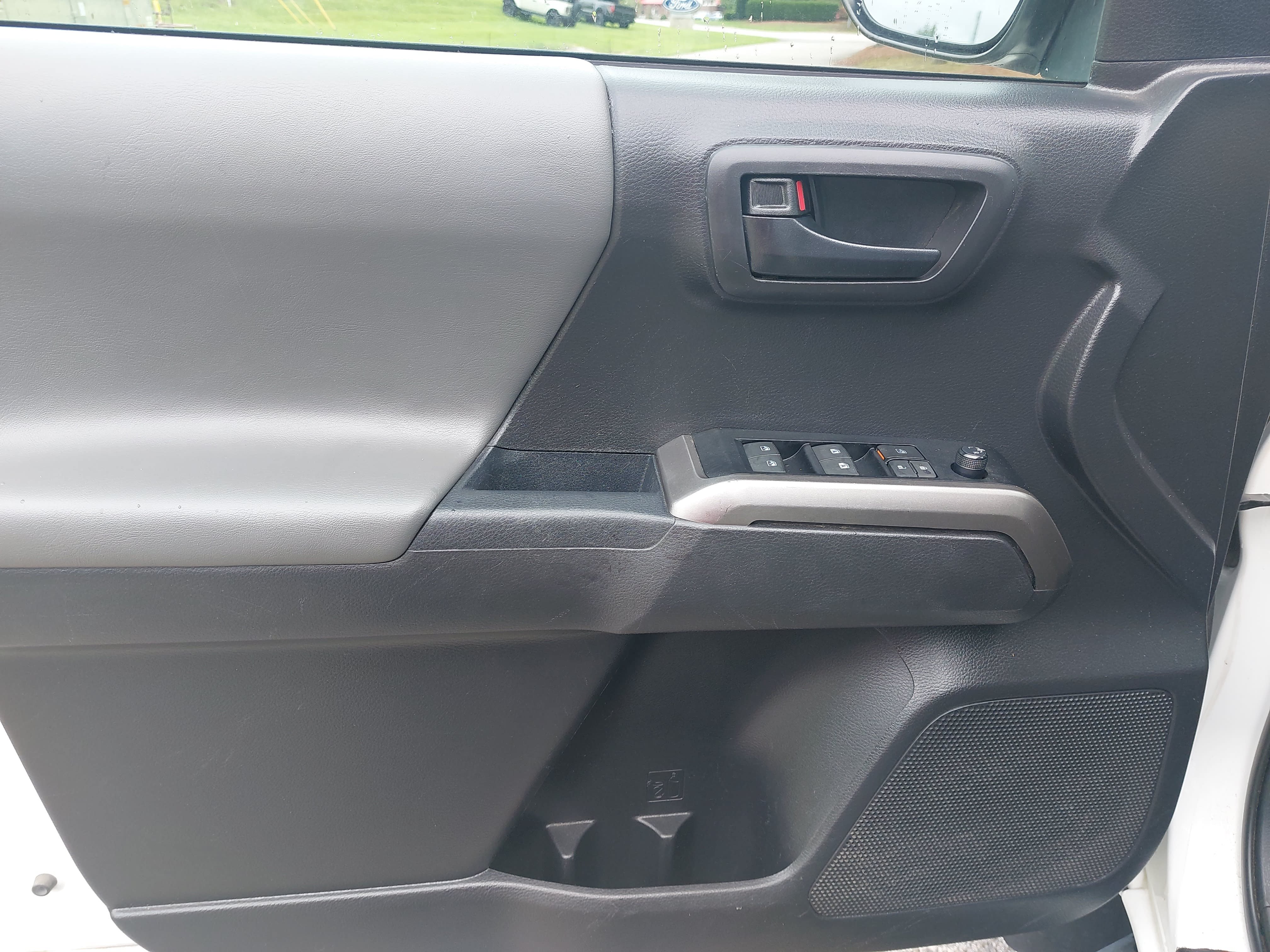 Used 2023 Toyota Tacoma SR5 RWD image 28