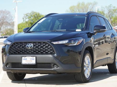 Used 2025 Toyota Corolla Cross LE image 4