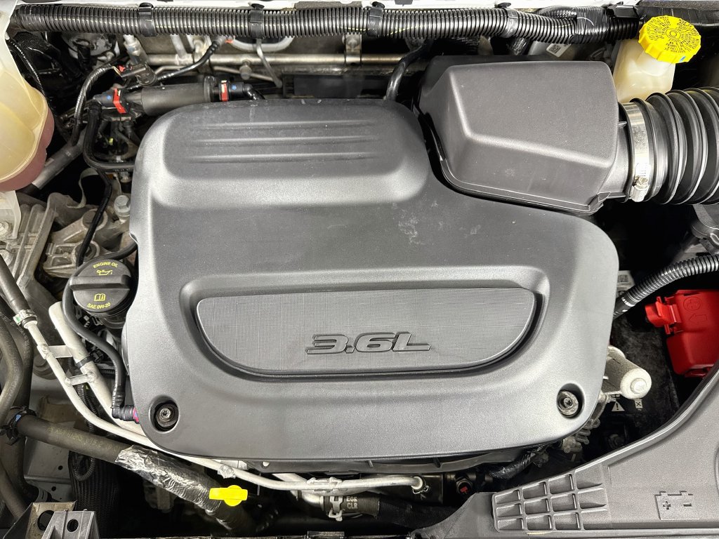 Used 2024 Chrysler Pacifica Touring-L FWD image 30