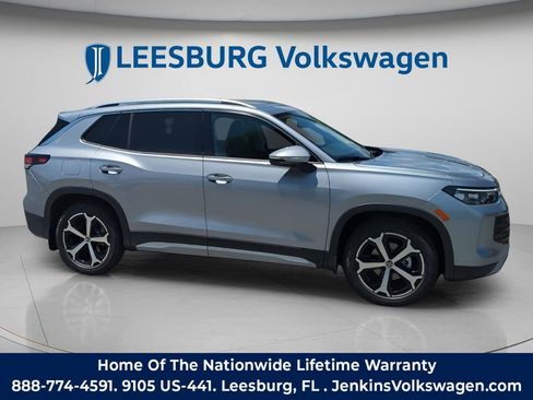 New 2026 Volkswagen Tiguan SE FWD image 2