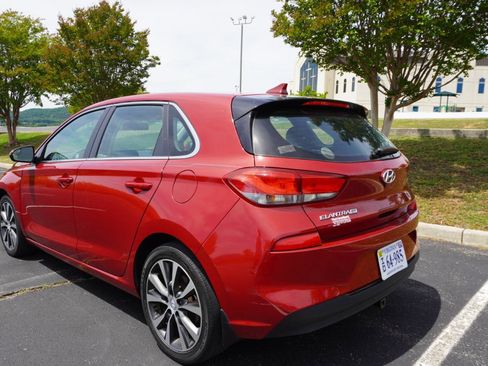 Used 2018 Hyundai Elantra GT FWD image 4