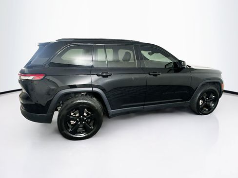 Used 2023 Jeep Grand Cherokee Altitude AWD/4WD image 10
