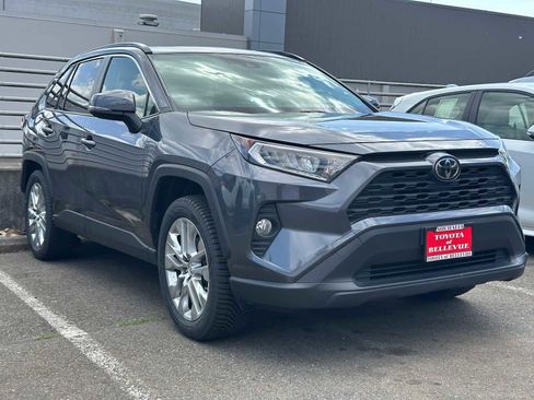 Used 2019 Toyota RAV4 XLE Premium w/ Cold Weather Package AWD/4WD image 3