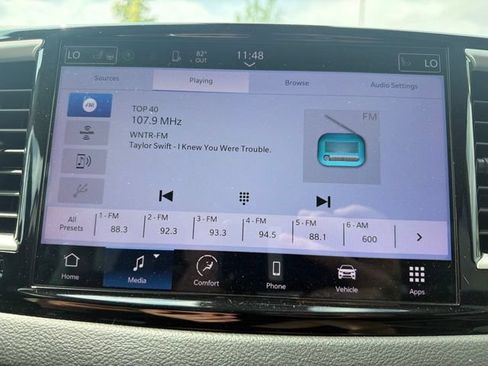 Used 2023 Chrysler Pacifica Touring-L FWD image 30