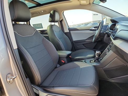 Certified 2023 Volkswagen Taos SE w/ Panoramic Sunroof Package FWD image 14