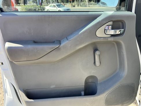 Used 2014 Nissan Frontier S image 9