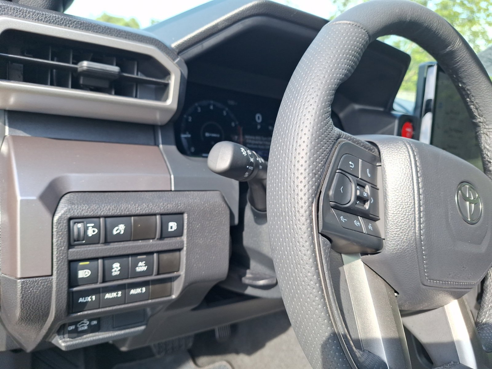 Used 2025 Toyota Tacoma TRD Off-Road w/ TRD Off Road Upgrade Package AWD/4WD image 21