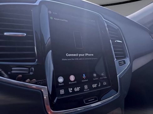 Certified 2025 Volvo XC90 B6 Plus AWD/4WD image 32