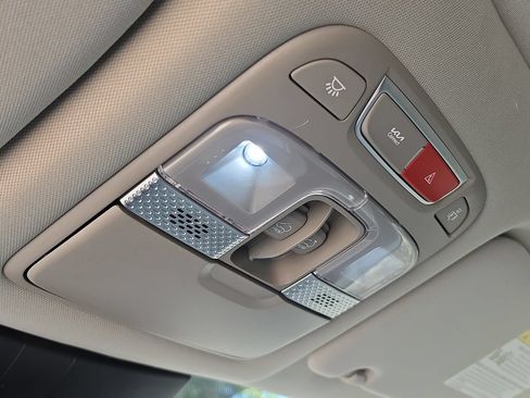 Used 2024 Kia Telluride SX w/ Towing Package FWD image 31