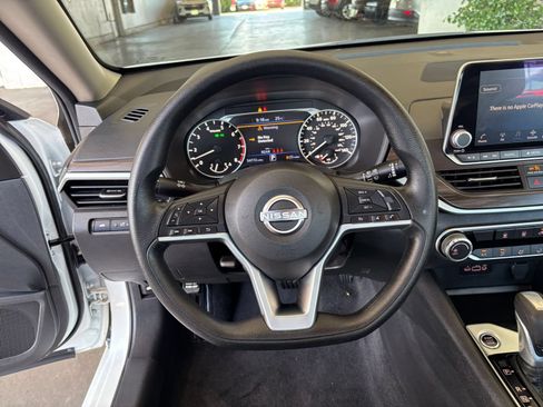 Used 2025 Nissan Altima 2.5 SV FWD image 28