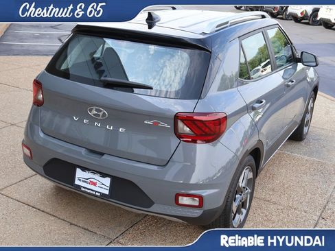 Used 2022 Hyundai Venue Limited FWD image 6