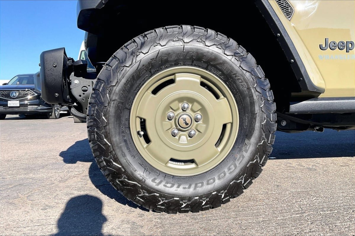Used 2025 Jeep Wrangler Unlimited Sport S 4xe AWD/4WD image 9
