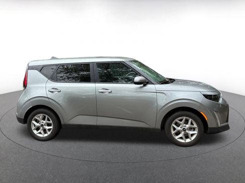 Used 2025 Kia Soul LX w/ LX Technology Package image 8