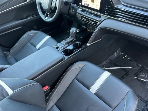 Used 2025 Toyota Camry SE image 14