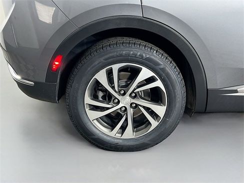 Used 2021 Buick Envision Essence w/ Technology Package I image 39