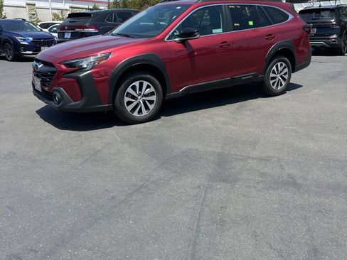 Used 2025 Subaru Outback Premium AWD/4WD image 1