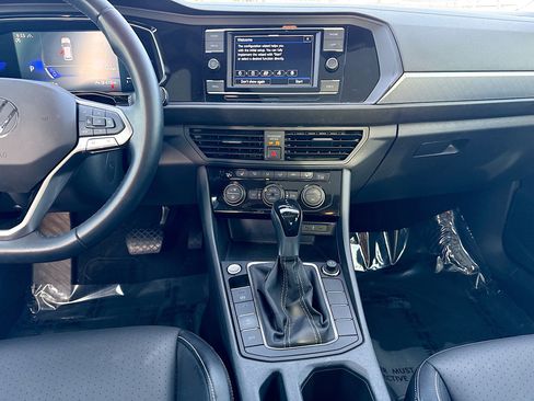 Used 2023 Volkswagen Jetta SE w/ Panoramic Sunroof Package image 18