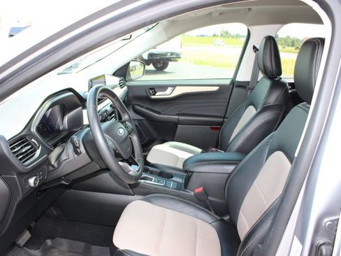 Used 2021 Ford Escape Titanium w/ Titanium Elite Package AWD/4WD image 17