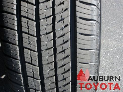 Certified 2021 Toyota Venza LE image 5