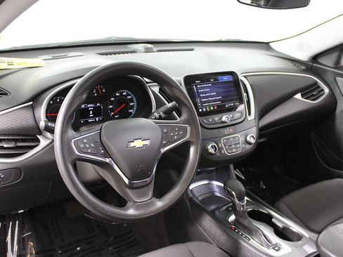 Used 2024 Chevrolet Malibu LT FWD image 5
