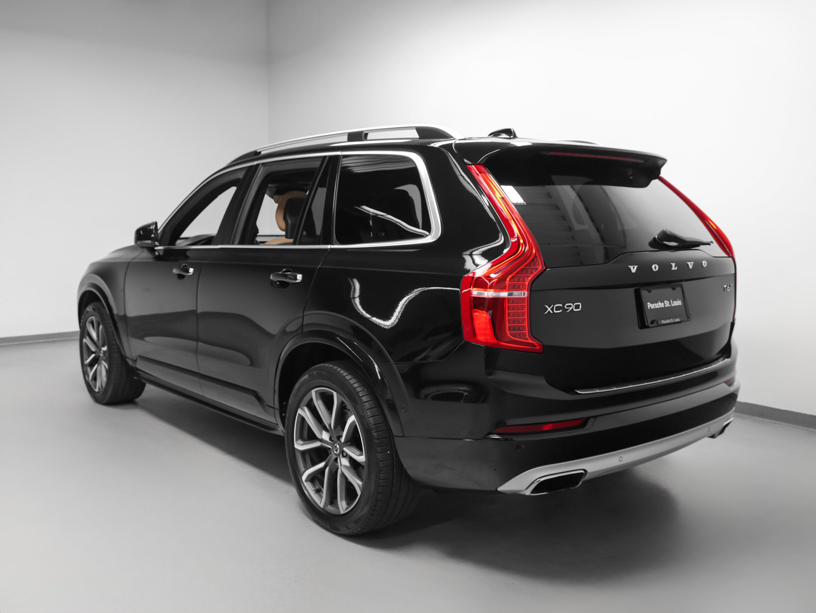 Used 2018 Volvo XC90 T6 Momentum w/ Convenience Package AWD/4WD image 3