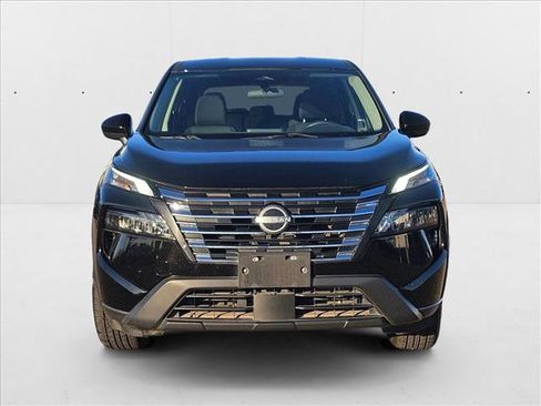 Used 2024 Nissan Rogue SV image 2