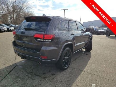 Used 2018 Jeep Grand Cherokee Altitude image 3