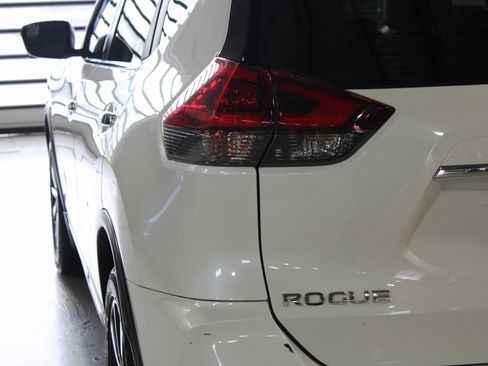 Used 2019 Nissan Rogue SL image 36