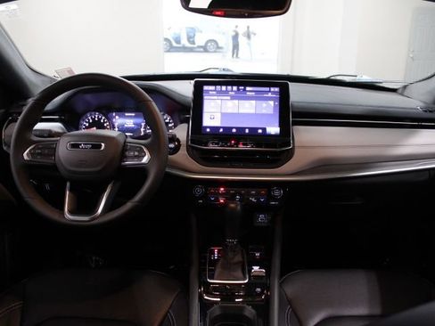 Used 2025 Jeep Compass Limited image 2