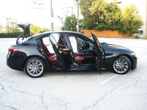 Used 2023 Alfa Romeo Giulia Sprint RWD image 22