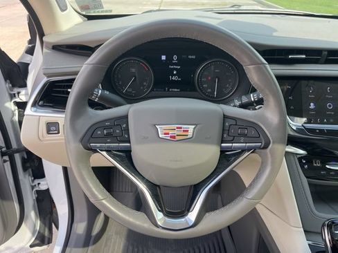 Used 2024 Cadillac XT6 Premium Luxury w/ Technology Package FWD image 19