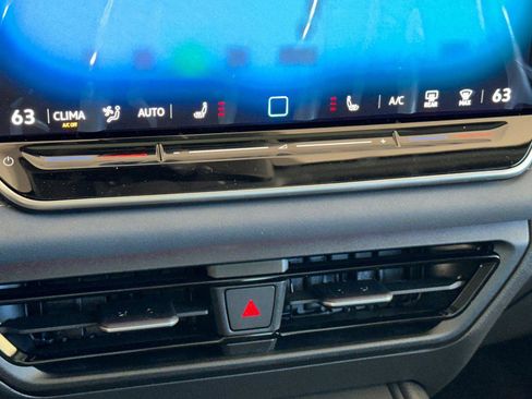 New 2025 Volkswagen Tiguan SE image 19