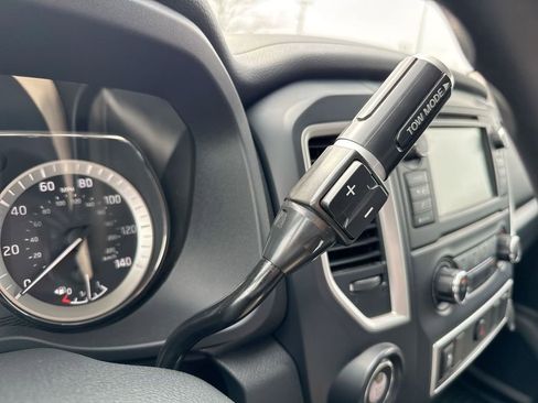 Used 2019 Nissan Titan S image 17