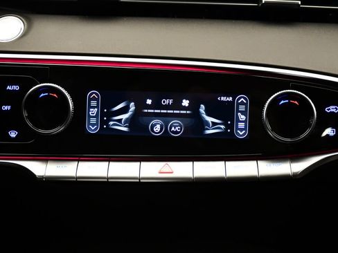 Used 2025 Genesis GV70 3.5T Sport w/ Sport Advanced Package image 30