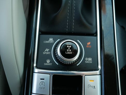 Certified 2024 Kia Telluride S w/ S Sunroof Package AWD/4WD image 32