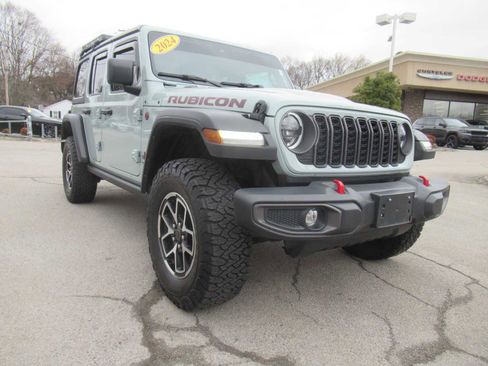 Used 2024 Jeep Wrangler Unlimited Rubicon image 10