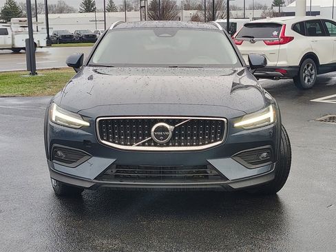 Certified 2025 Volvo V60 B5 Cross Country Plus image 32