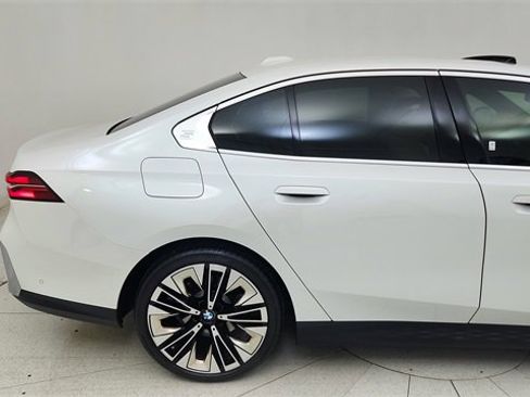 Used 2025 BMW 530i image 7