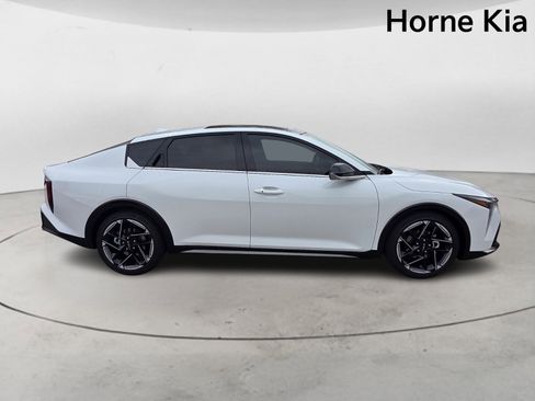 New 2025 Kia K4 GT-Line image 3