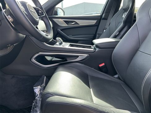 Used 2024 Jaguar F-PACE R-Dynamic S image 11