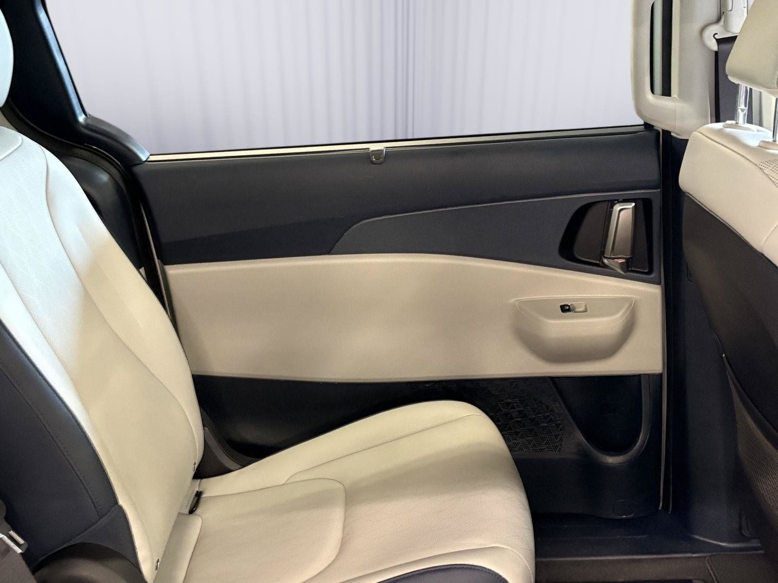 Certified 2026 Kia Carnival EX FWD image 16