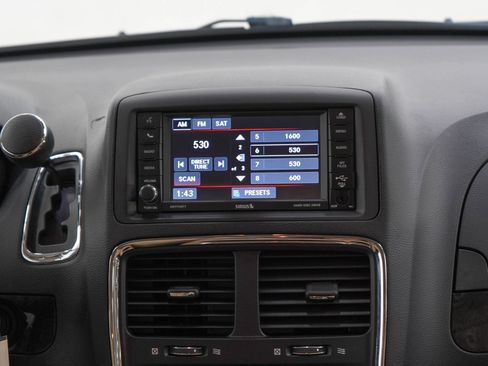 Used 2015 Dodge Grand Caravan SXT FWD image 16