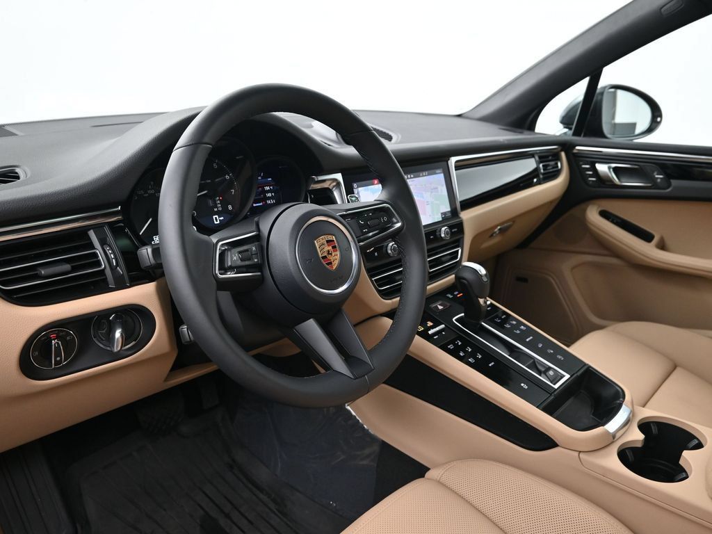 Used 2026 Porsche Macan AWD/4WD image 4