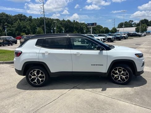 Used 2025 Jeep Compass Limited AWD/4WD image 9
